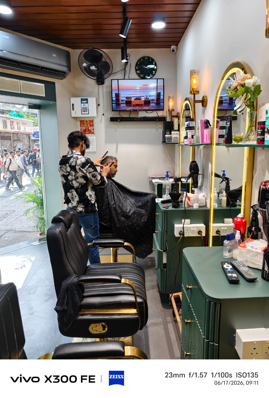 ROOT 7 SALON Fort Mumbai Premium Interior