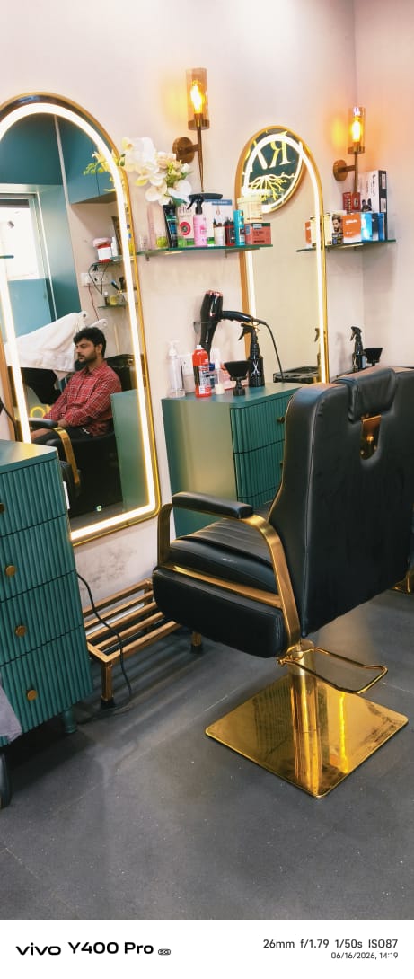 Root 7 Salon CSMT Outlet